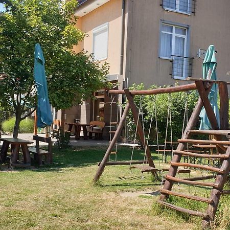 Penzion Arcadia Nové Zámky Exteriör bild