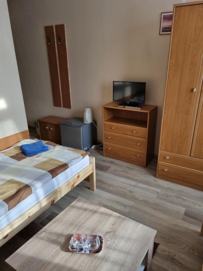 Penzion Arcadia Nové Zámky Exteriör bild